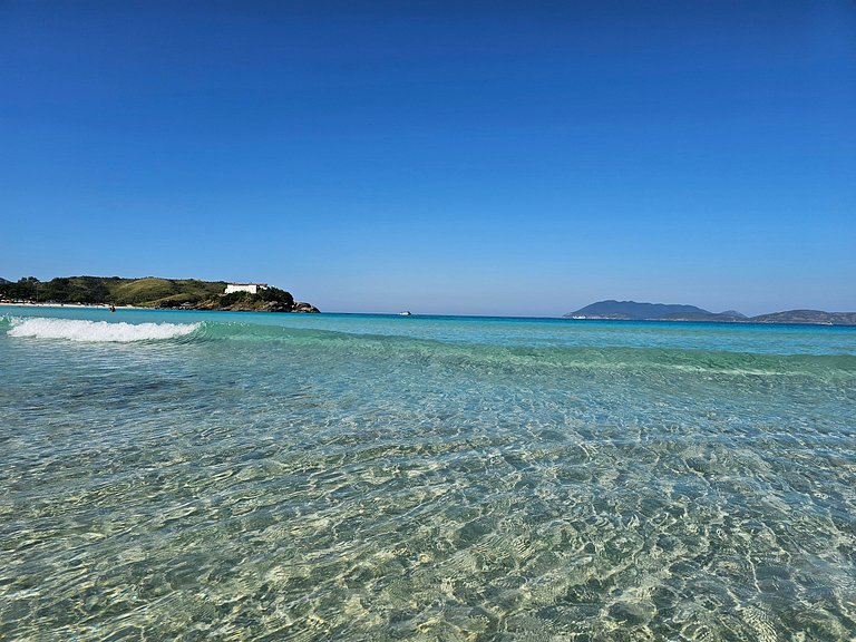 AP na Praia do Forte a 50m/Conforto e Localização
